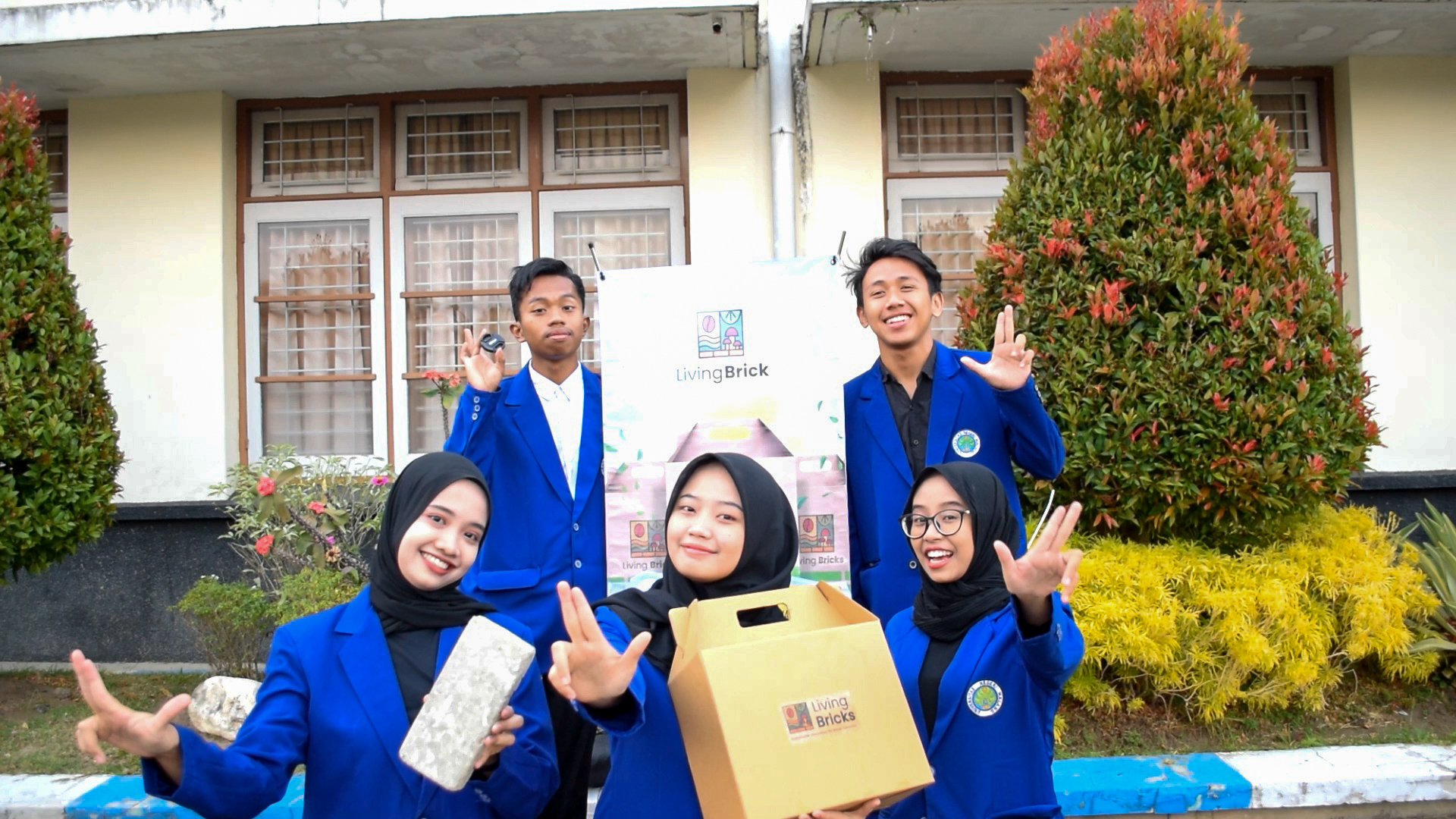 Living Bricks, Inovasi Batu Bata Ajaib sebagai Solusi Praktis Media Tanam Vertikal Garden Ciptaan 5 Mahasiswa Universitas Negeri Malang dalam mendukung SDGs 12