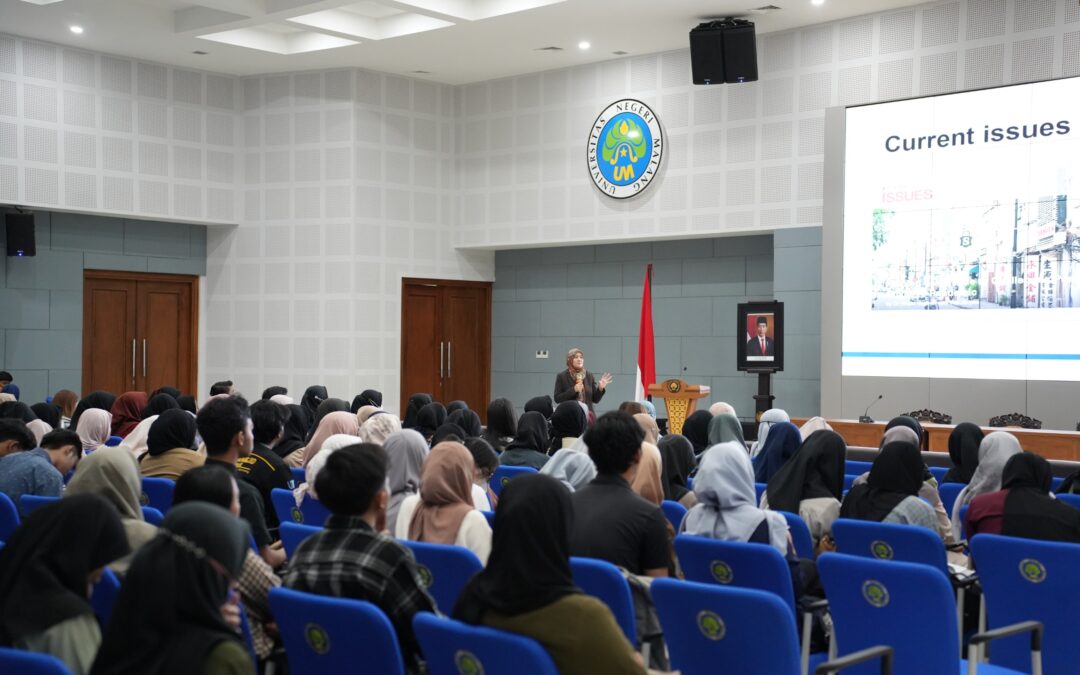 Dosen Tamu QS100 Berikan Wawasan Mendalam dalam Seminar Manajemen Keuangan dan Sistem Informasi Akuntansi di Universitas Negeri Malang